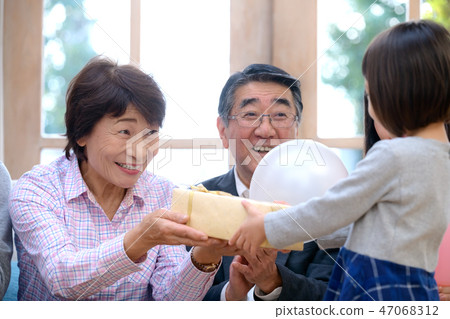 女孩在場 女孩在場 47068312