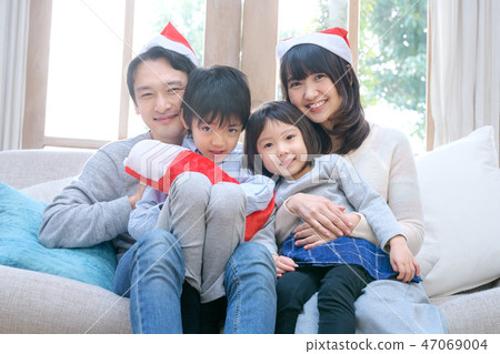 Family Christmas 47069004