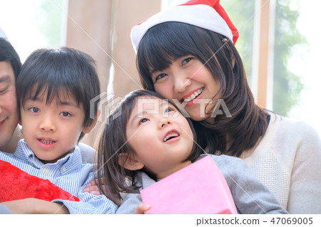 Family Christmas 47069005