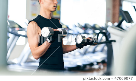 Men who train their arms Men who train their arms 47069077