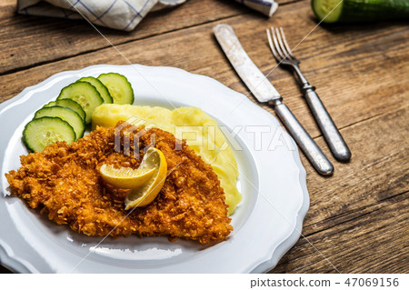 Chicken fried schnitzel 47069156