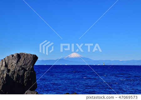 Sagami Bay and Mount Fuji seen from Arasaki Coast 47069573