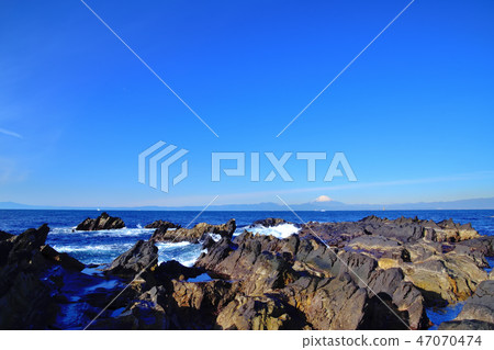 從Arasaki海岸看到的相模灣和富士山 47070474