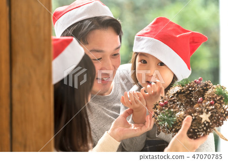 Family Christmas 47070785