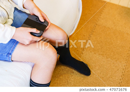 [日本]女孩與遊戲控制器 47071676