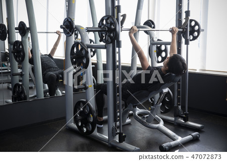 Weight lifting 47072873