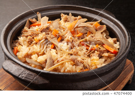 Beef and burdock cooked rice 47074400