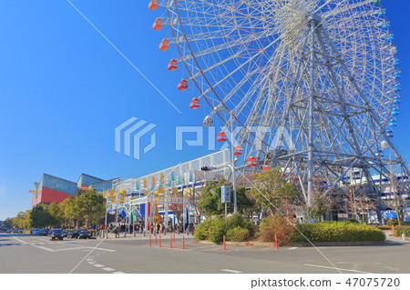 Tempozan Harbor Village And Ferris Wheel Stock Photo