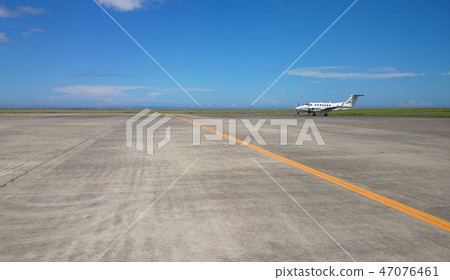 一架飛機 47076461