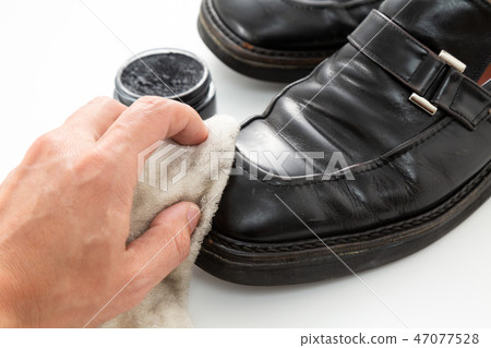 Old loafers leather shoes 47077528