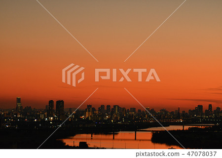 Urban sunset Urban sunset 47078037