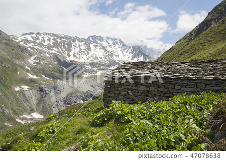 Mountain shed in the Pennine Alps Mountain shed in the Pennine Alps 47078638