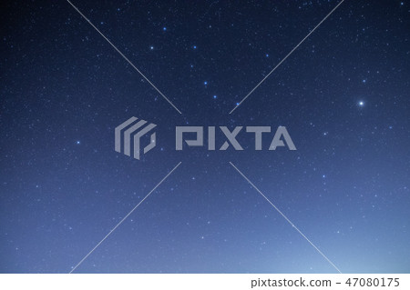 <星座照片>小熊座和北斗星金牛座和金牛座 <星座照片>小熊座和北斗星金牛座和金牛座 47080175