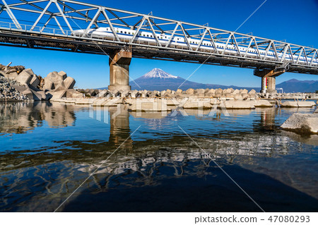 靜岡縣新幹線和富士山 47080293