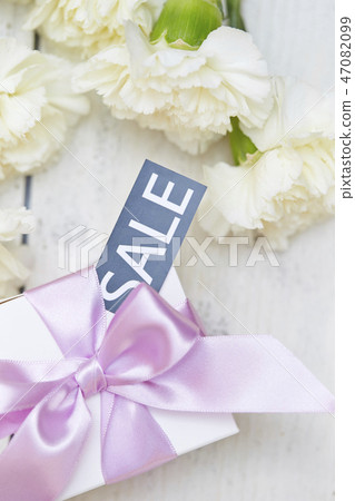 White carnation and gift box SALE letters 47082099