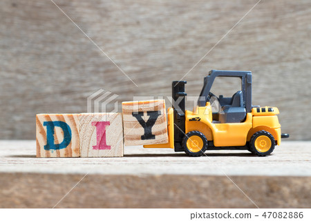 Toy forklift hold letter block Y to word DIY Toy forklift hold letter block Y to word DIY 47082886