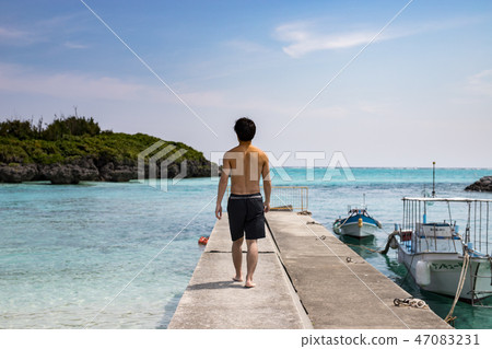 走向大海 47083231