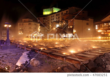 [Japanese hot springs] Yukata of Kusatsu hot springs that have been lit up 47083251