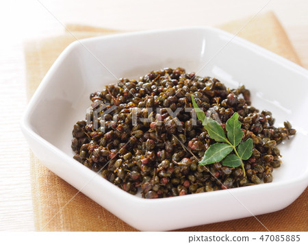 Boiled yam with salmon Boiled yam with salmon 47085885