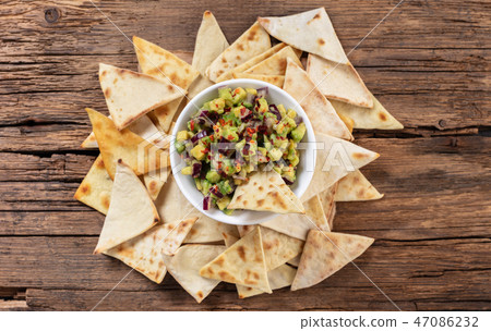 guacamole with corn chips closeup guacamole with corn chips closeup 47086232