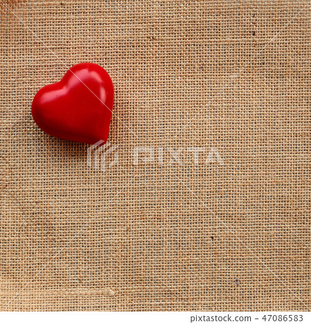 Red ball heart on the sackcloth Red ball heart on the sackcloth 47086583