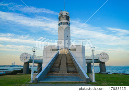 Stairs and sunsets of Yokohama Harbor Symbol Tower 47088315