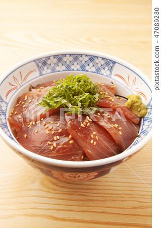 金槍魚醃製的米飯 47089280