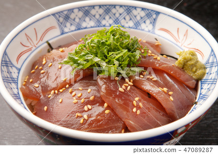 金槍魚醃製的米飯 47089287