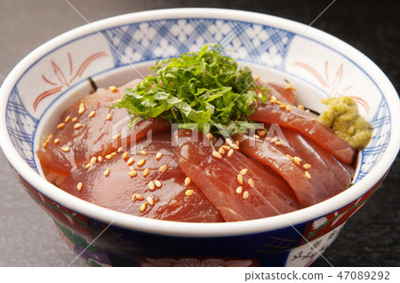 金槍魚醃製的米飯 47089292