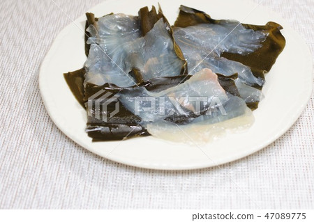 Japanese seaweed with seaweed 47089775