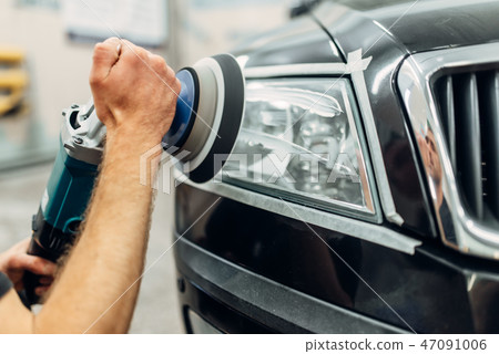 Detailing of car headlights with polishing machine 47091006