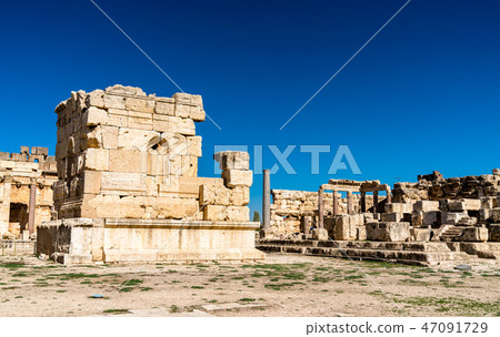 Small altar of the Jupiter Temple at Baalbek, Lebanon Small altar of the Jupiter Temple at Baalbek, Lebanon 47091729