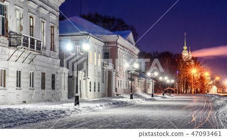 Winter night view of embankment in Veliky Ustyug. 47093461
