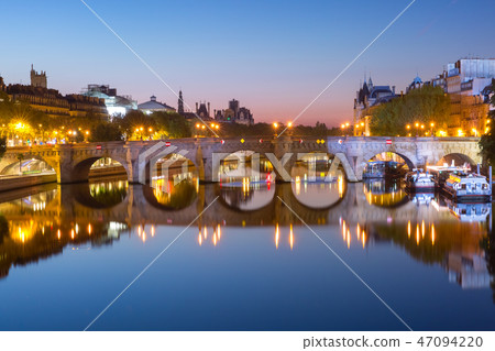 Night Ile de la Cite in Paris, France Night Ile de la Cite in Paris, France 47094220