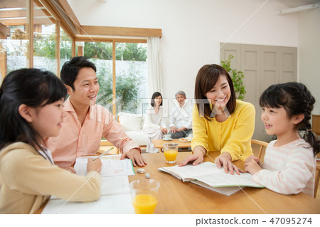 研究女孩小學學生家庭學習教育圖像 47095274