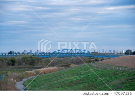 從Iruma River Arakawa Kamiebashi向東京JR川越線下行 47097126