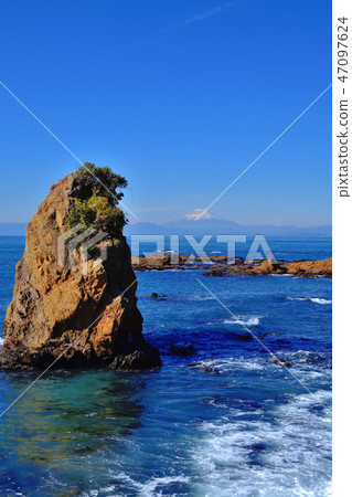 從Tateishi海岸看見的藍色海和富士山 47097624