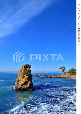 從Tateishi海岸看見的藍色海和富士山 47097625