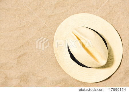straw hat on beach sand straw hat on beach sand 47099154