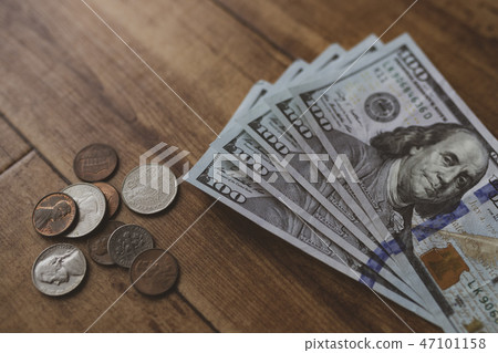 United States dollar bills and coins 47101158