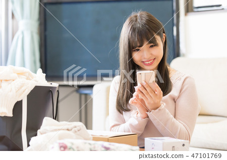 young woman      47101769