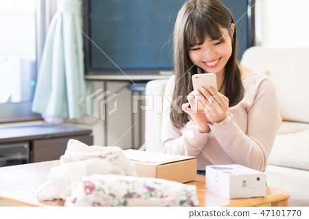 young woman      47101770