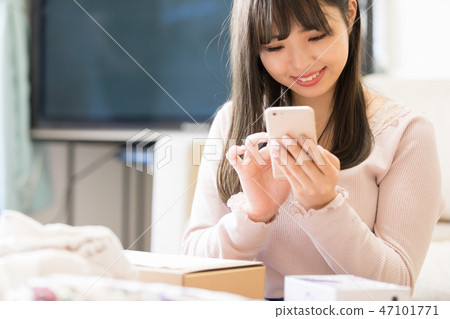 young woman young woman 47101771