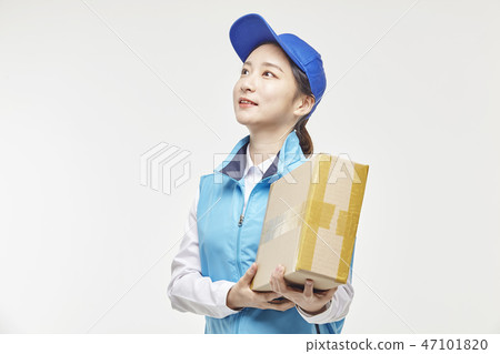 Courier, Courier article, Delivery man, Young man, Young woman Courier, Courier article, Delivery man, Young man, Young woman 47101820