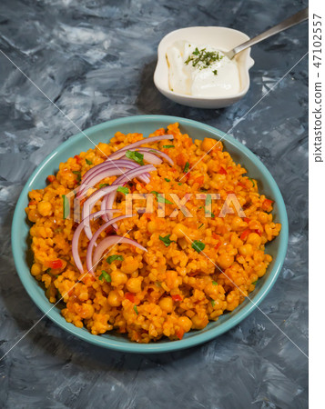 Turkish bulgur pilaf with chickpeas and tomatoes. 47102557