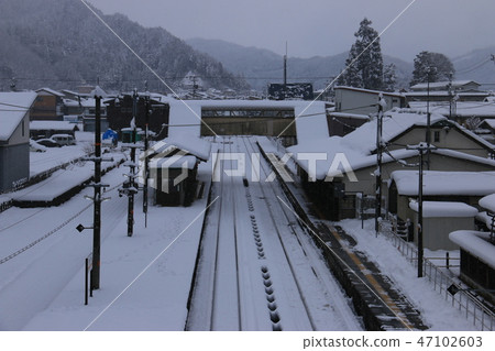 日本的冬天站Hida Furukawa站吸煙 47102603