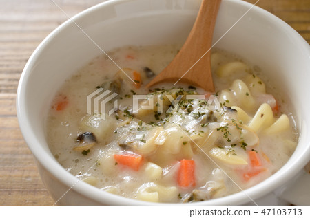 Clam chowder 47103713