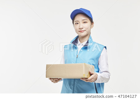 Courier, Courier article, Delivery man, Young man, Young woman Courier, Courier article, Delivery man, Young man, Young woman 47104127