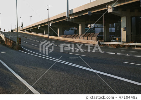 Industrial road slope that climbs to the same height as the Metropolitan Expressway Yokoba Line Industrial road slope that climbs to the same height as the Metropolitan Expressway Yokoba Line 47104482