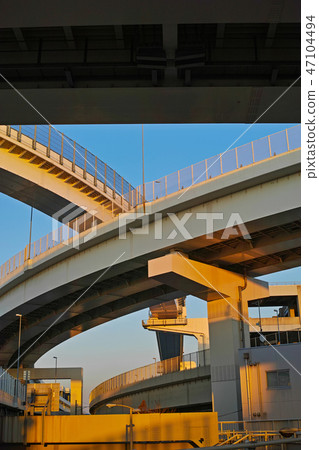 Raw barley junction of Tokyo Metropolitan Expressway Kanagawa No. 1 Yokohan Line in the evening Raw barley junction of Tokyo Metropolitan Expressway Kanagawa No. 1 Yokohan Line in the evening 47104494